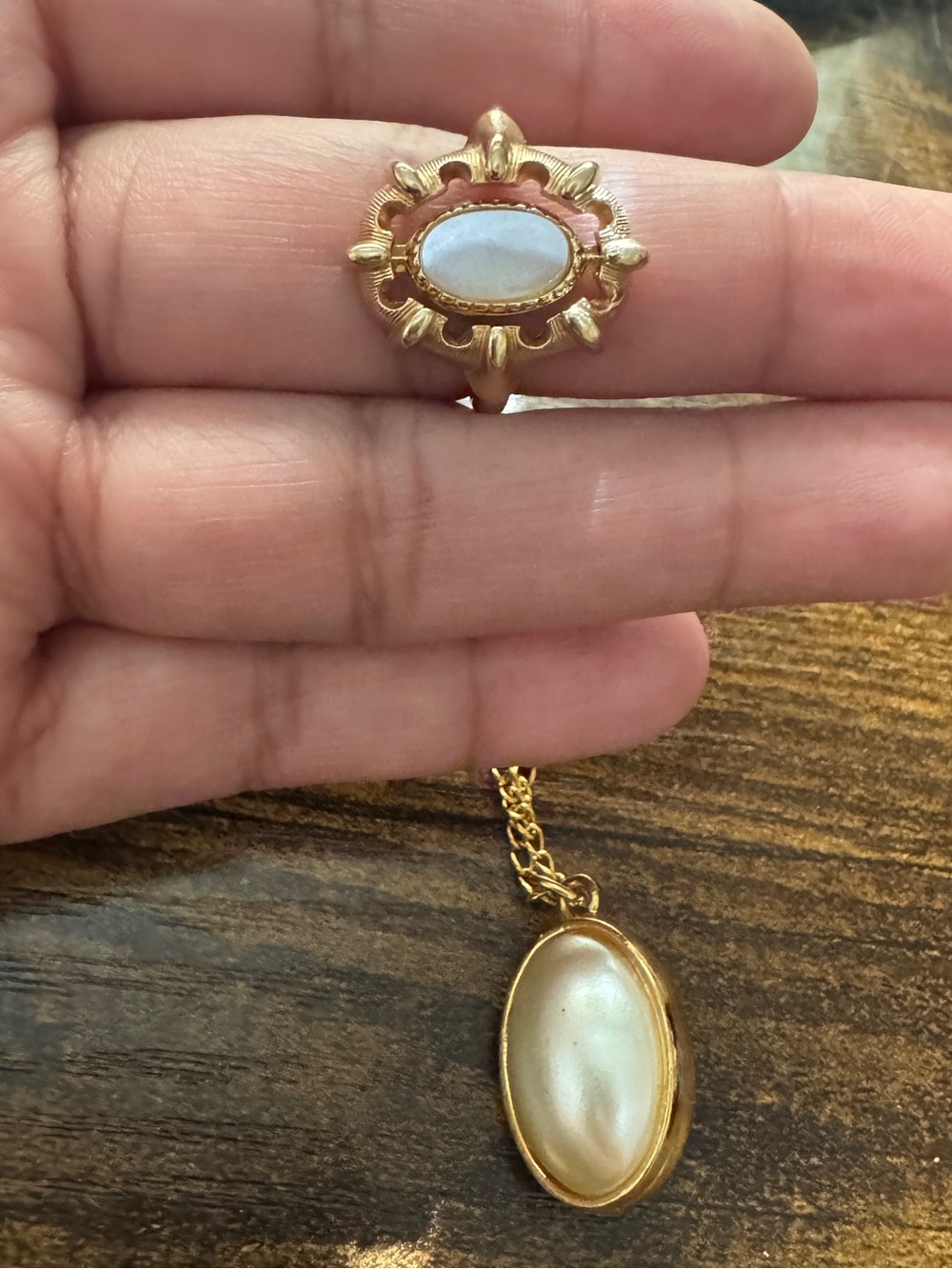 Rare Avon reversible ring size 8 and reversible necklace bundle